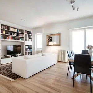 Apartment Piazza Roma - The House Of Travelers, Como