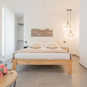 Apartment Enchanted - By Rent, Como